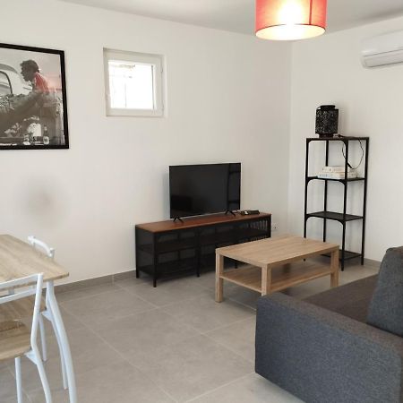 Appartement Meuble Et Tout Confort, Au Milieu De La Campagne Saint-Paul-Trois-Châteaux Extérieur photo